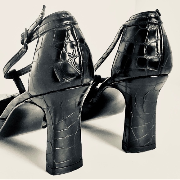 🎉Vintage, Stunning Stuart Weitzman Black Leather Ankle Strappy Heels - Picture 7 of 8